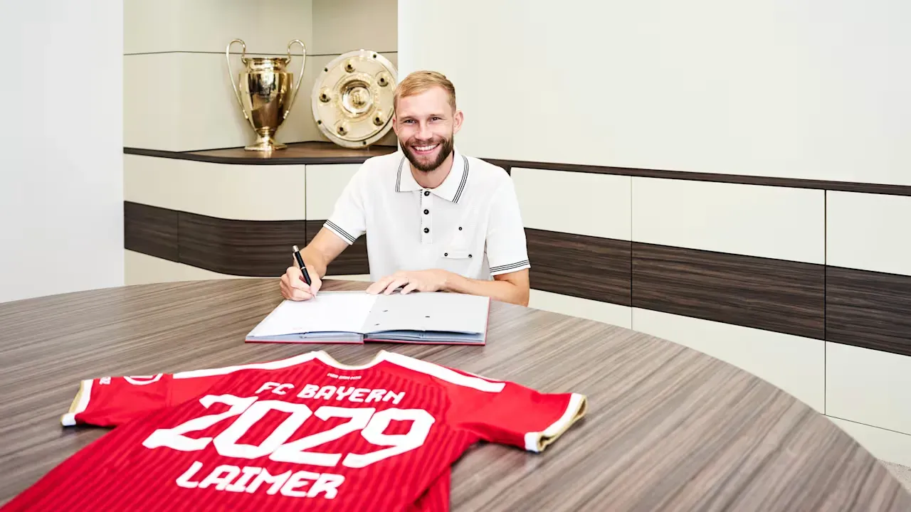 Oficial: Konrad Laimer renova com o Bayern Munique